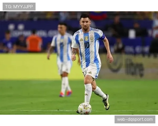 赛前新闻发布会，斯卡洛尼确认梅西将在对阵乌拉圭的友谊赛中首发