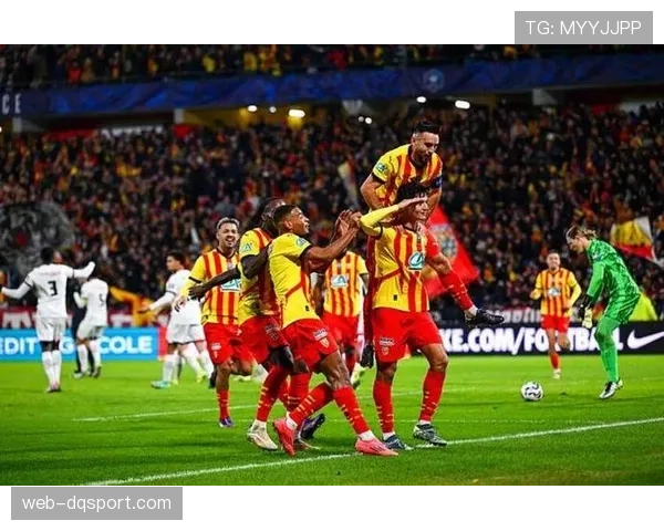 里尔主场迎战朗斯，争冠关键战前双方阵容齐整